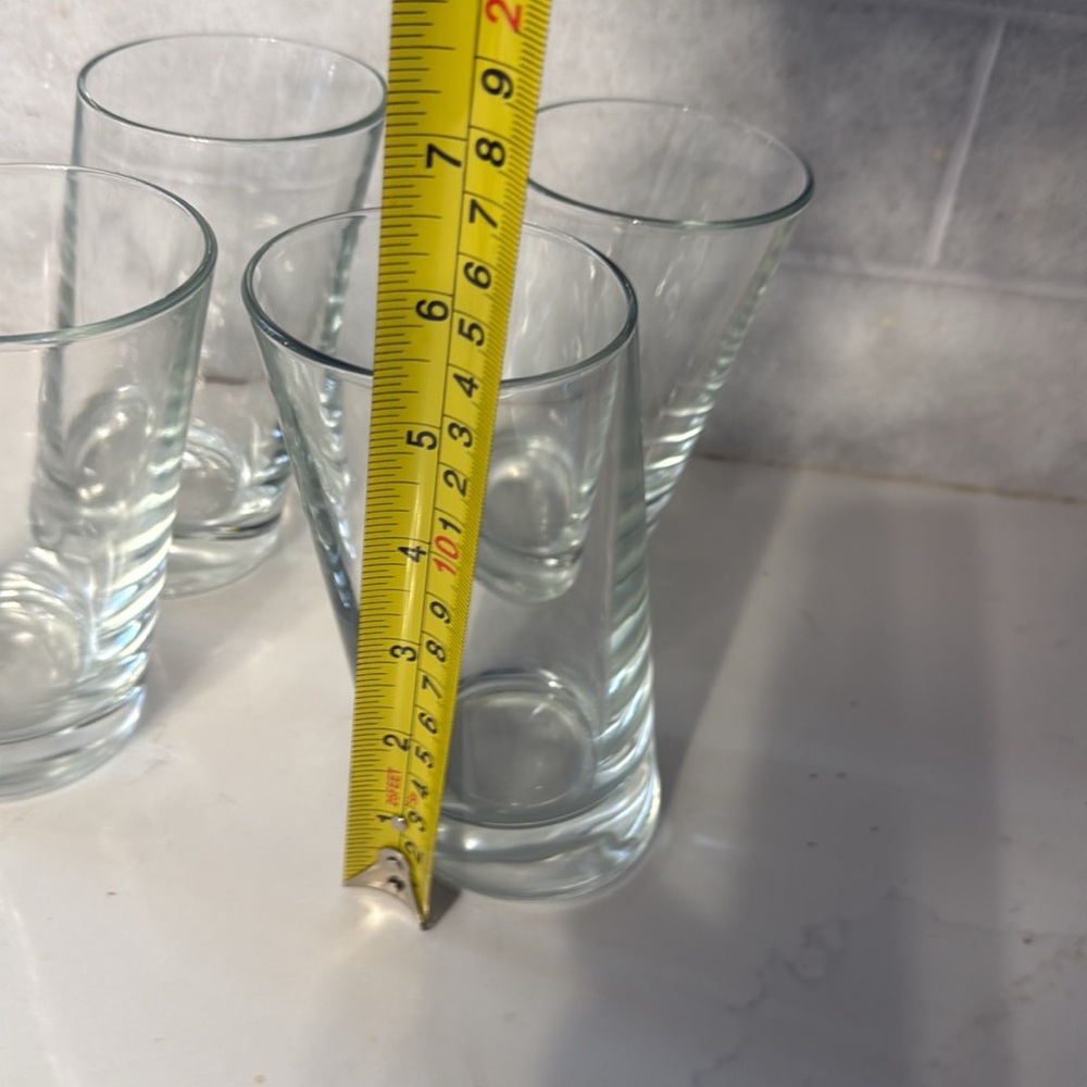 Set of 4 made in Italy “leaning “ glasses . Fun water or cocktail glasses . - Picture 4 of 4